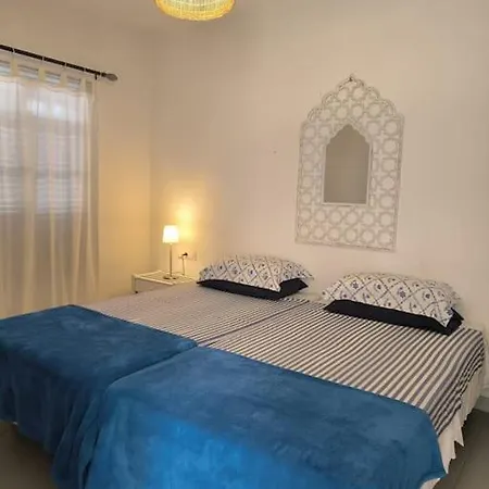 Sea Breeze Apartment *