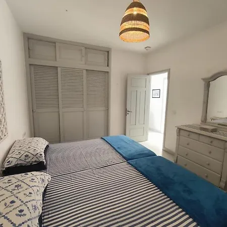 Sea Breeze Apartment *